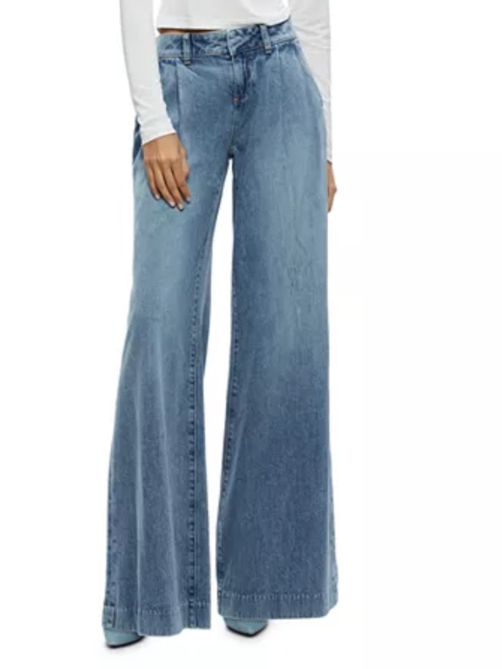 Alice and Olivia
Eric Low Rise Wide Leg Jeans in Sadie Light Vintage Blue - Picture 2 of 14